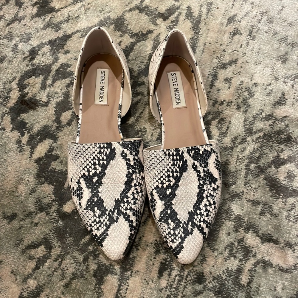 Womens Steve Madden flats size 9.5